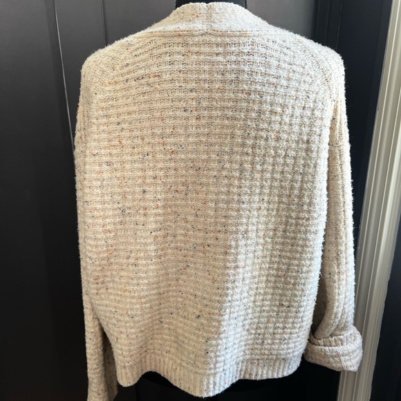 Universal Thread Cream Button-Up Cardigan - Picture 6 of 9